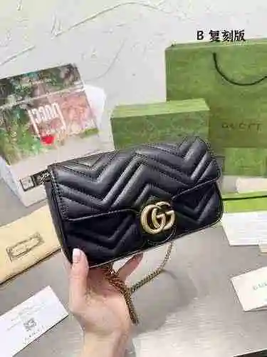 El bolso de cadena está hecho de piel de vaca original importada, con una bolsa de regalo de entrega