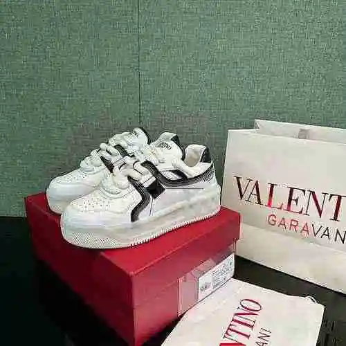 Valentino Pareja Código de estilo: 0806C80 Talla: 35-44 (45 personalizados sin devolución ni cambio)