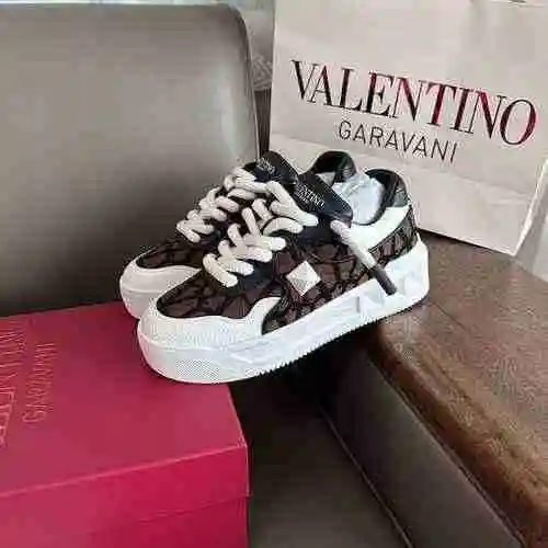 Valentino Pareja Código de estilo: 0806C80 Talla: 35-44 (45 personalizados sin devolución ni cambio)