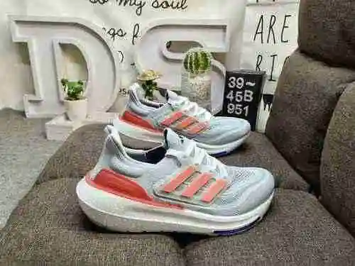 The 951D truly explosive Adidas Ultra Boost 2022 series with a half size UB popcorn front and back r