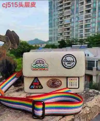 El bolso cruzado está hecho de piel de vaca original importada, con una bolsa de regalo de entrega d