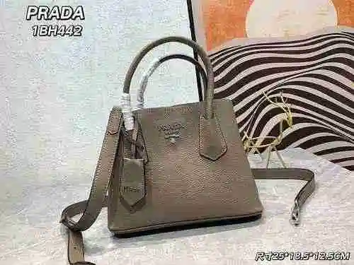 El bolso está hecho de piel de vaca original importada, con una bolsa de regalo de entrega de alta c