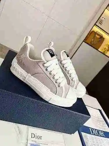 Código de pareja Dior: 0811C00 Talla: Mujer 35-40, Hombre 39-45
