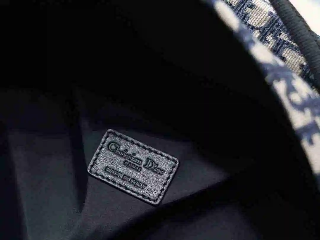 DV00580 (2).webp