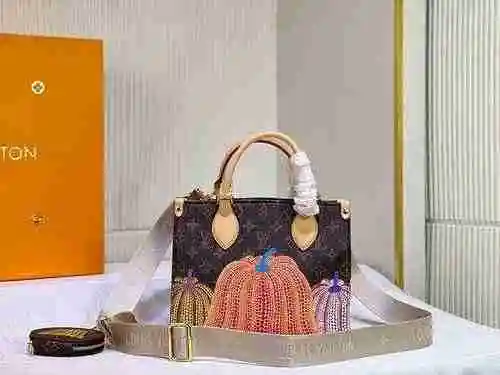 El bolso está hecho de material de lona importado, con una bolsa de regalo de entrega de alta calida