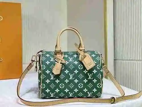 El bolso está hecho de piel de vaca original importada, con una bolsa de regalo de entrega de alta c