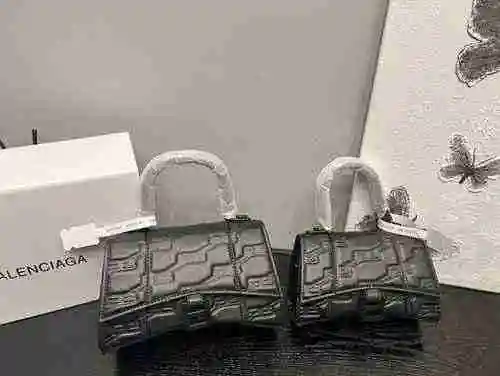 El bolso está hecho de piel de vaca original importada, con una bolsa de regalo de entrega de alta c