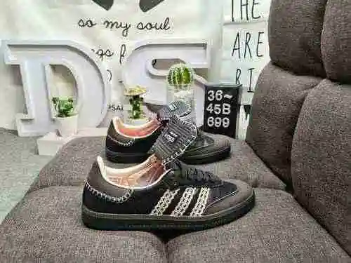 699DWales Bonner X Adidas Samba co branded retro sneaker with simple color matching, this year's pop