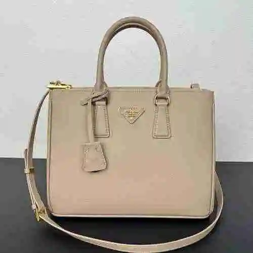 El bolso está hecho de piel de vaca original importada, con una bolsa de regalo de entrega de alta c