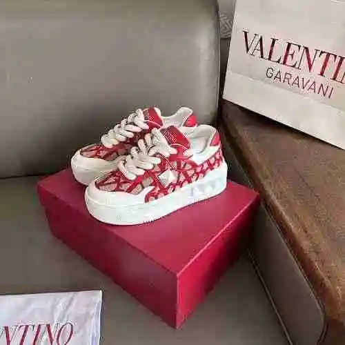 Valentino Pareja Código de estilo: 0806C80 Talla: 35-44 (45 personalizados sin devolución ni cambio)