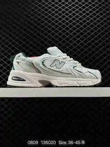 Los zapatos deportivos 100 NewBalance serie 530 son otro par de zapatos deportivos retro con un aspe
