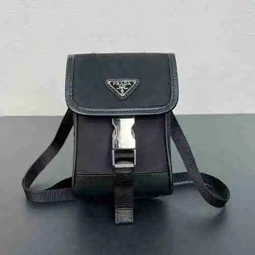 La bolsa para teléfono móvil está hecha de material de nailon importado, con una bolsa de regalo de 