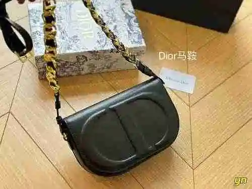 El bolso de cadena está hecho de piel de vaca original importada, con una bolsa de regalo de entrega
