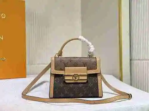 El bolso está hecho de material de lona importado, con una bolsa de regalo de entrega de alta calida