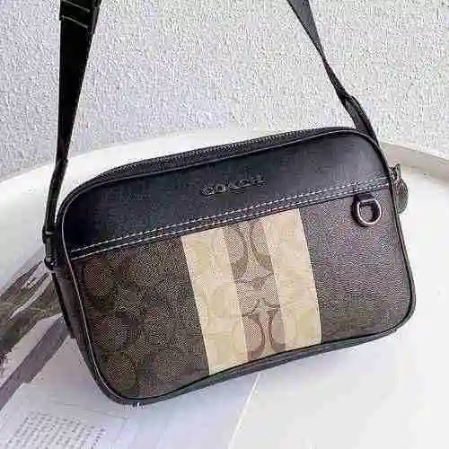 El bolso cruzado exclusivo para hombres está hecho de piel de vaca original importada y una bolsa de