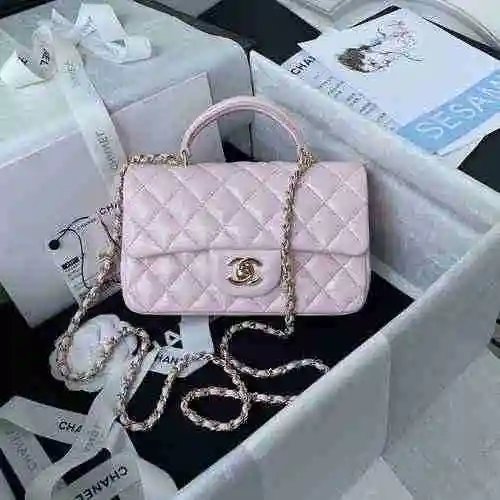El bolso CH Chanel está hecho de cuero original importado de primer nivel y una versión réplica de a