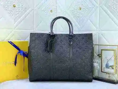 El bolso está hecho de material de lona importado, con una bolsa de regalo de entrega de alta calida