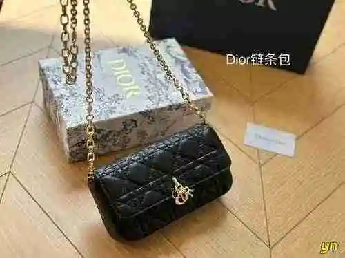 El bolso de cadena está hecho de piel de vaca original importada, con una bolsa de regalo de entrega
