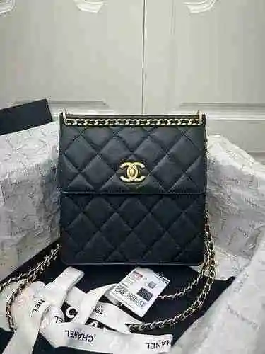 La mochila con cadena CH Chanel está hecha de cuero original importado de primer nivel y una versión