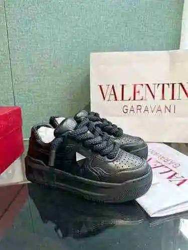 Valentino Pareja Código de estilo: 0806C80 Talla: 35-44 (45 personalizados sin devolución ni cambio)