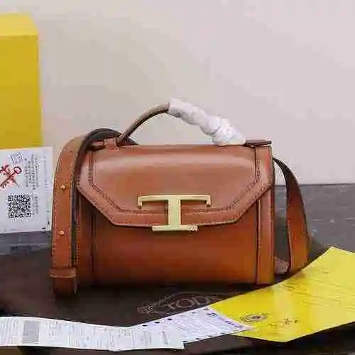 El bolso cruzado está hecho de piel de vaca original importada, con una bolsa de regalo de entrega d