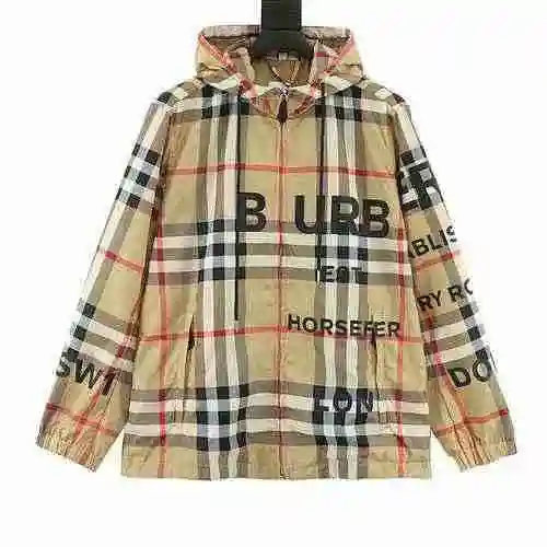 Chaqueta con capucha y cremallera con letras adhesivas gruesas a cuadros BBR