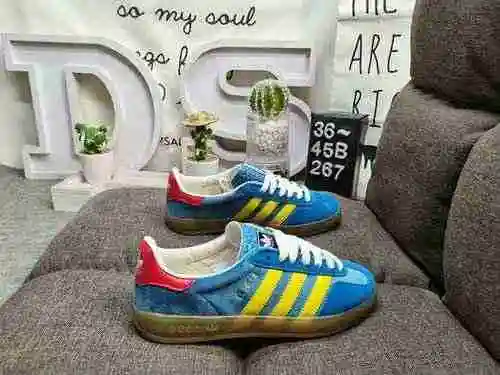 267D adopts a combination of soft fiber cow cut leather and imported mercerized pig leather upper ma