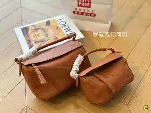 El bolso cruzado está hecho de piel de vaca original importada, con una bolsa de regalo de entrega d