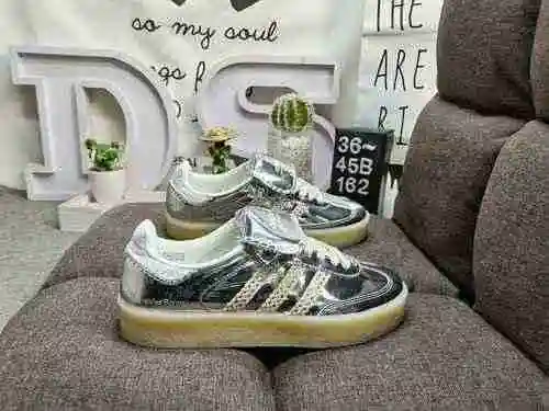 162DWales Bonnerxadidasoriginals Samba board shoes Adidas Originals is a sports classic series under