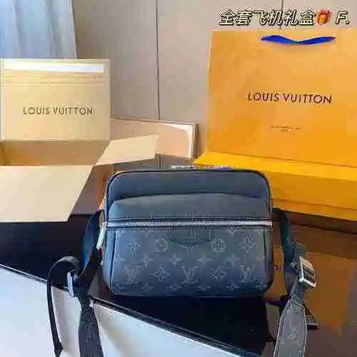 La bolsa de mensajería exclusiva para hombres está hecha de material de lona importado, con una bols