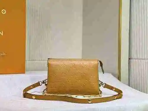 El bolso cruzado está hecho de piel de vaca original importada, con una bolsa de regalo de entrega d