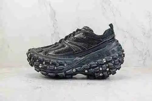 E50 | Soporte para el lanzamiento de la tienda secundaria i8, neumáticos viejos Balenciaga Zapatilla