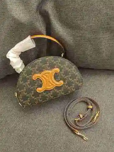 El bolso está hecho de material de lona importado, con una bolsa de regalo de entrega de alta calida