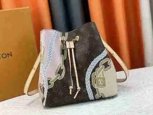 La bolsa tipo cubo está hecha de material de lona importado, con una bolsa de regalo de entrega de a