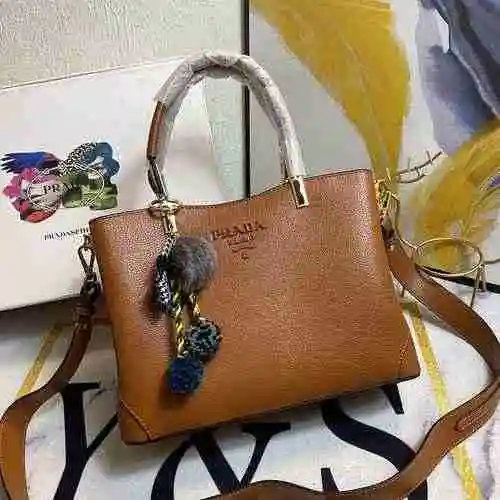 El bolso está hecho de piel de vaca original importada, con una bolsa de regalo de entrega de alta c