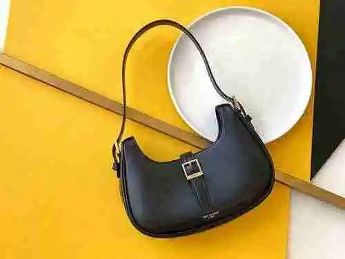 El bolso para axilas YSL Saint Laurent está hecho de cuero original importado de primer nivel y una 
