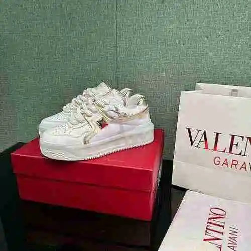 Valentino Pareja Código de estilo: 0806C80 Talla: 35-44 (45 personalizados sin devolución ni cambio)