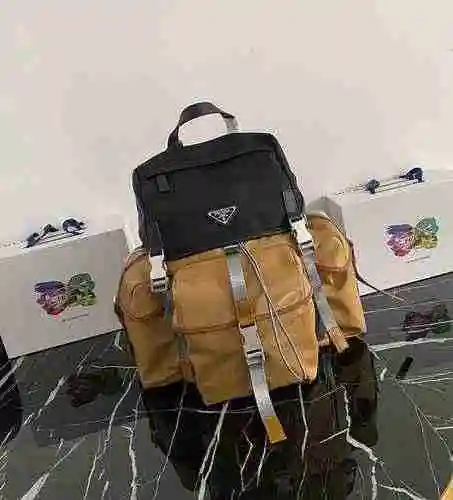 PRADA Mochila Prada para hombre hecha de material de lona importado, bolsa de regalo con entrega de 