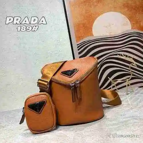 El bolso bandolera está hecho de piel de vaca original importada, con una bolsa de regalo de entrega