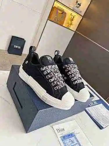 Código de pareja Dior: 0811C00 Talla: Mujer 35-40, Hombre 39-45