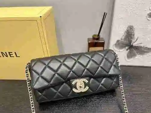 El bolso de cadena está hecho de piel de vaca original importada, con una bolsa de regalo de entrega