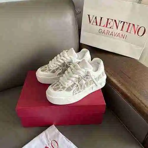 Valentino Pareja Código de estilo: 0806C80 Talla: 35-44 (45 personalizados sin devolución ni cambio)
