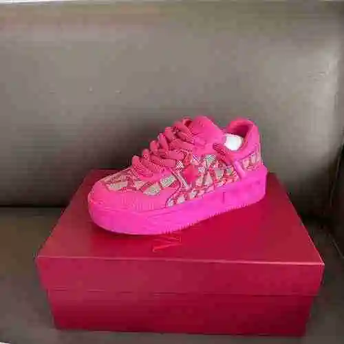 Valentino Pareja Código de estilo: 0806C80 Talla: 35-44 (45 personalizados sin devolución ni cambio)