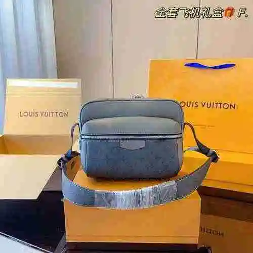 La bolsa de mensajería exclusiva para hombres está hecha de material de lona importado, con una bols