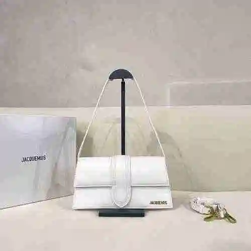La bolsa para las axilas está hecha de piel de vaca original importada, con una bolsa de regalo de e