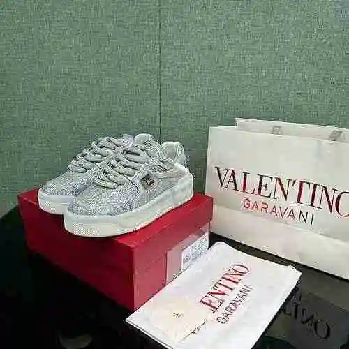 Valentino Pareja Código de estilo: 0806C80 Talla: 35-44 (45 personalizados sin devolución ni cambio)