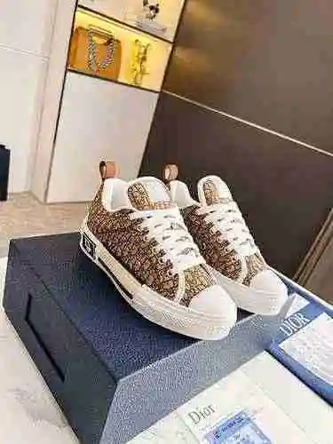 Código de pareja Dior: 0811C00 Talla: Mujer 35-40, Hombre 39-45