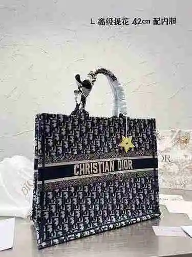La bolsa de compras está hecha de material de lona importado, con una bolsa de regalo de entrega de 