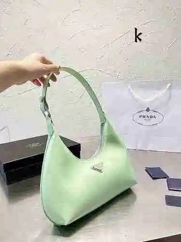 La bolsa para las axilas está hecha de piel de vaca original importada, con una bolsa de regalo de e