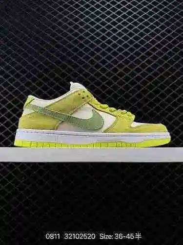 La colección de zapatos de críquet Nike SB Zoom Dunk Low es una zapatilla casual clásica y versátil 